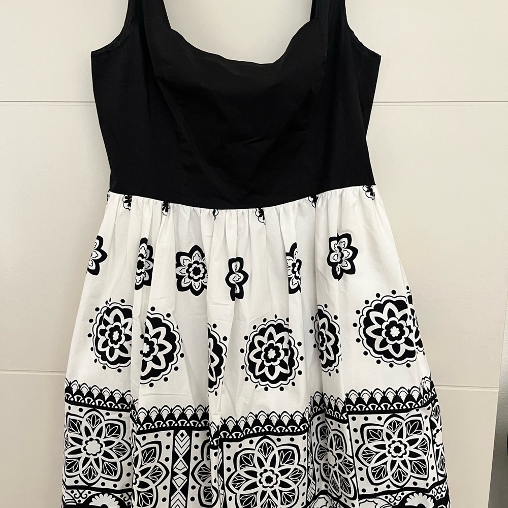 Maggy London Black and White Patterned Midi Dress